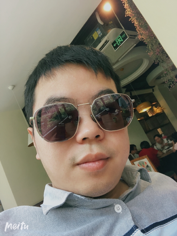 月台等路人的第一张照片--莆田征婚网